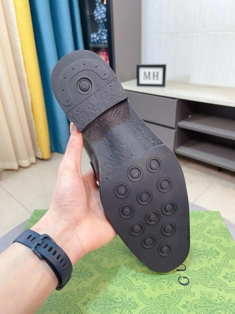 Factory price 500🌹🌹 [GUCCI Gucci] A new style of formal men's leather shoes is coming~ The original quality upper is made of cowhide imported from Italy + soft and delicate leather, comfortable and soft first-layer cowhide lining, rubber wear-resistant outsole, the shoe shape is dignified and domineering, and the luxury charm cannot be concealed! The natural and free nouveau riche leads the trend. Code number: 38-44